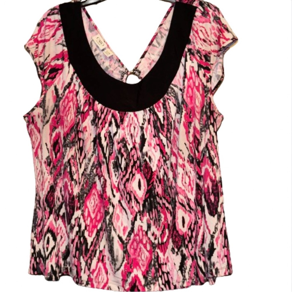22 24 women pink/black/white print